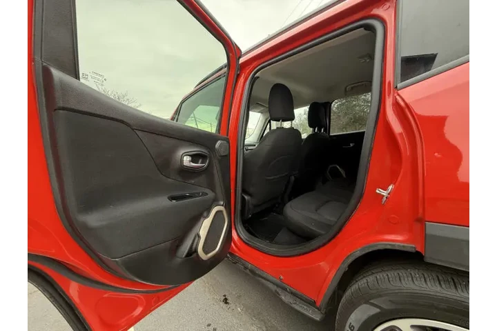 $9999 : 2015 Renegade Latitude image 10