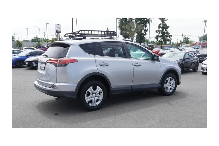 $16350 : 2016 RAV4 LE image 6