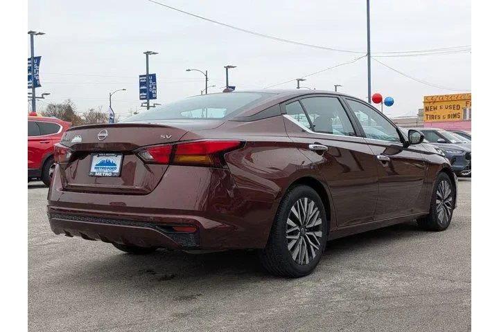 $17998 : Nissan Altima 2024 2.5 SV 4d image 4
