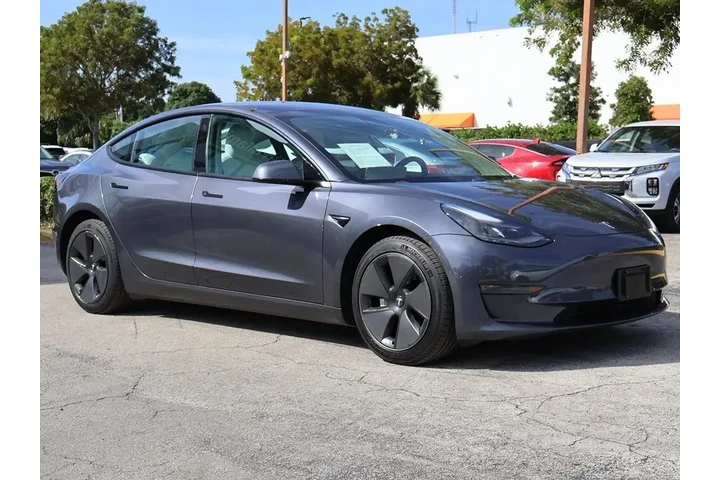 $21390 : Tesla Model 3 2021 AWD Long image 2