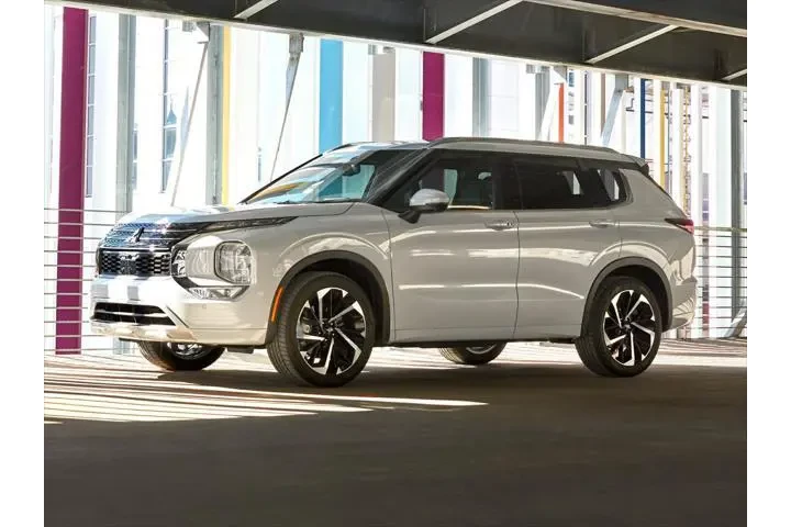 $27500 : Mitsubishi Outlander 2024 SE image 1