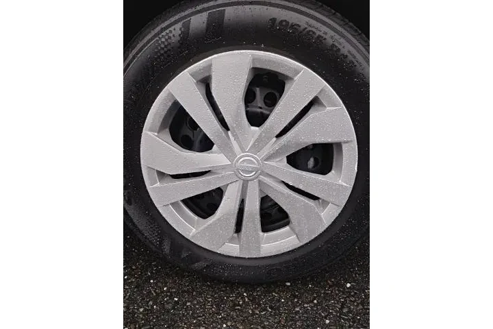 $18988 : Nissan Versa 2025 S 4dr Seda image 5