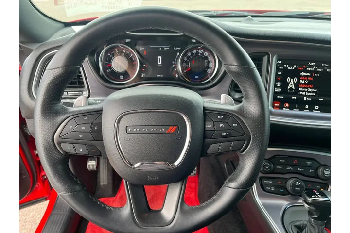 Dodge Challenger 2018 R/T Sc image 9