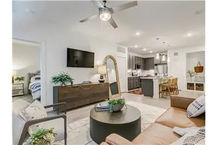 $1565 : Rental property with 1 bedro image 9