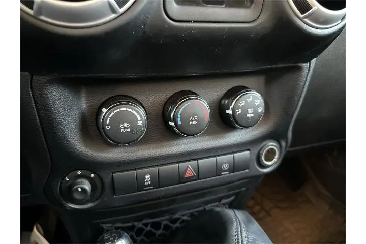 $20996 : Jeep Wrangler Unlimited 2015 image 9