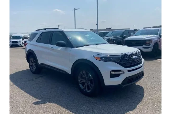 $38850 : Ford Explorer 2023 AWD XLT 4 image 2