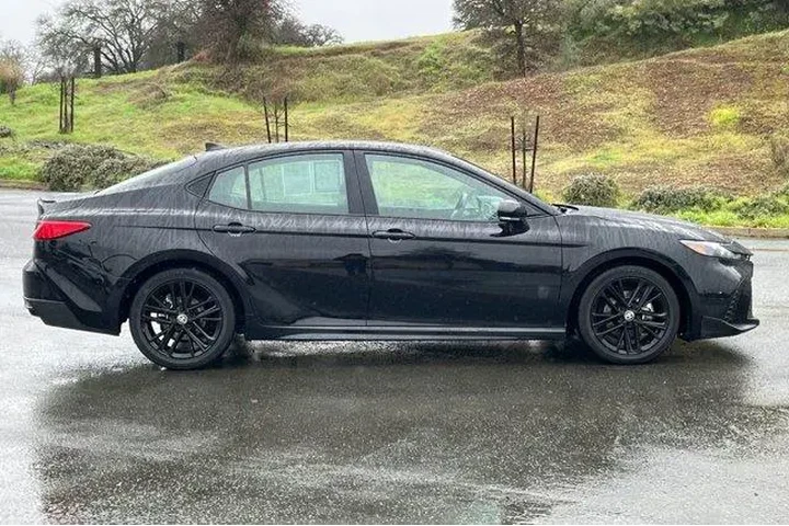 $28908 : Toyota Camry 2025 SE 4dr Sed image 7