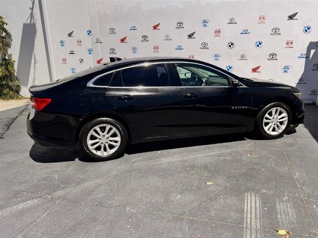 $11995 : Used 2016 Malibu 4dr Sdn LT w image 2