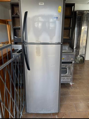 $420 : Refrigerador Mabe image 1