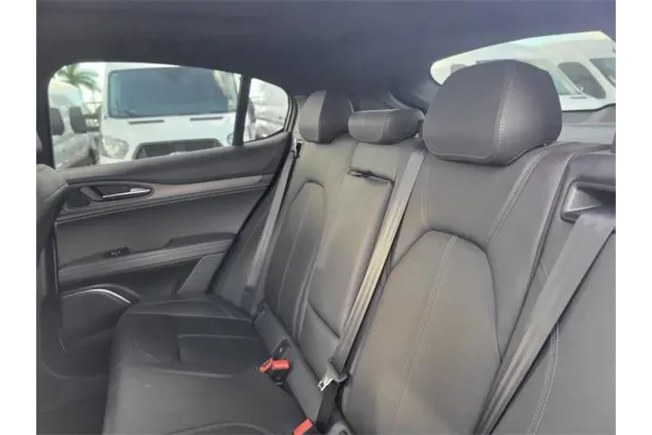 Alfa Romeo Stelvio 2022 AWD image 8