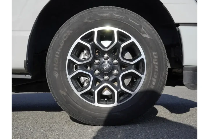 $37425 : Ford F-150 2023 4x2 XL 4dr S image 9