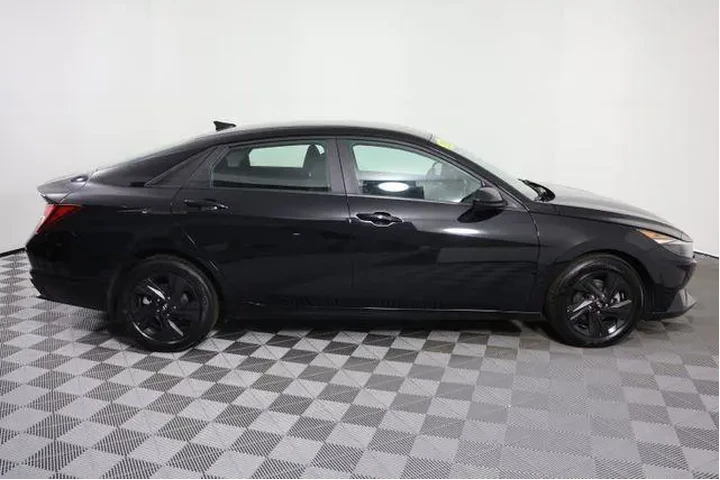 $18695 : Hyundai ELANTRA 2023 SEL 4dr image 8