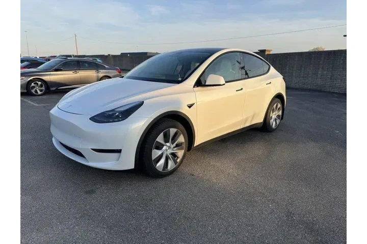 $29982 : Tesla Model Y 2022 AWD Long image 3