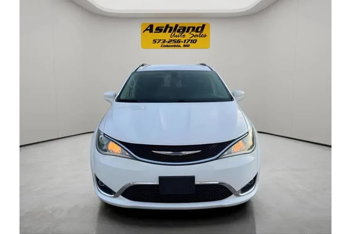 $10700 : 2018 Pacifica Touring L image 9