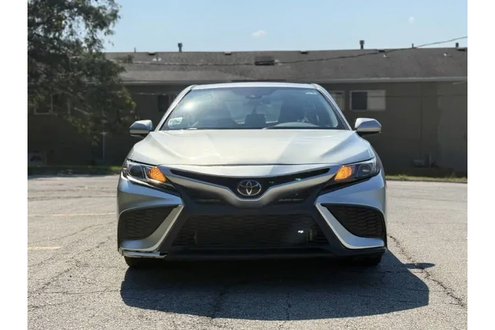 $20999 : 2022 Camry SE image 4