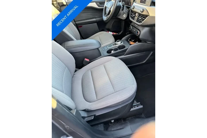 $16987 : Ford Escape 2022 S 4dr SUV image 2