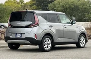 $16990 : Kia Soul 2024 LX 4dr Crossov thumbnail