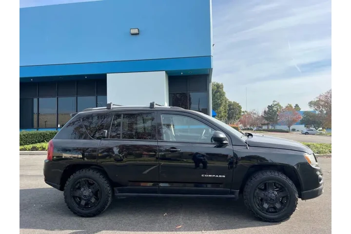 $7700 : 2016 Compass Sport image 9