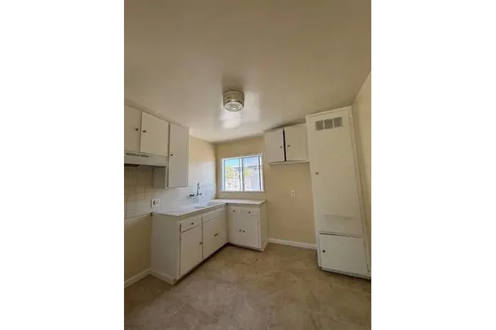 $2795 : 2BD IN SANTA MONICA!! image 3