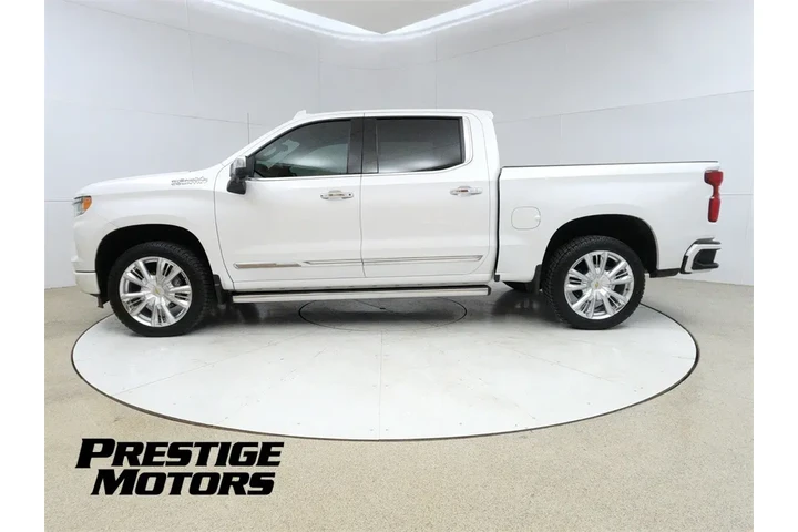 $43999 : 2022 Silverado 1500 High Coun image 4