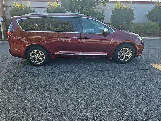 $29000 : PRE-OWNED  CHRYSLER PACIFICA L image 2