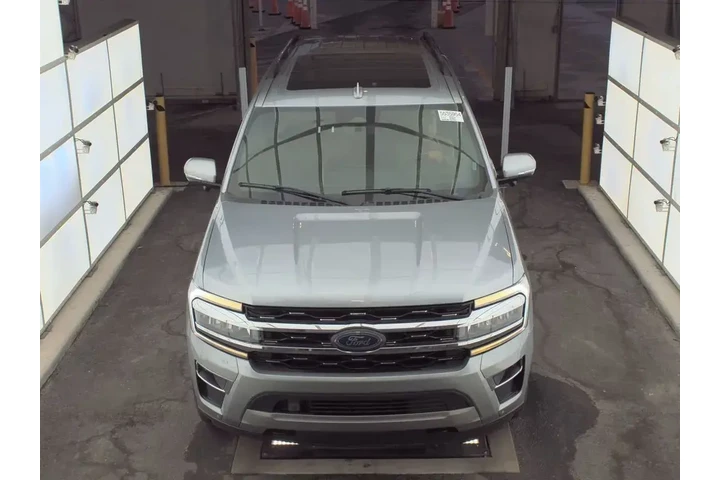 $39990 : Ford Expedition MAX 2023 4x4 image 2