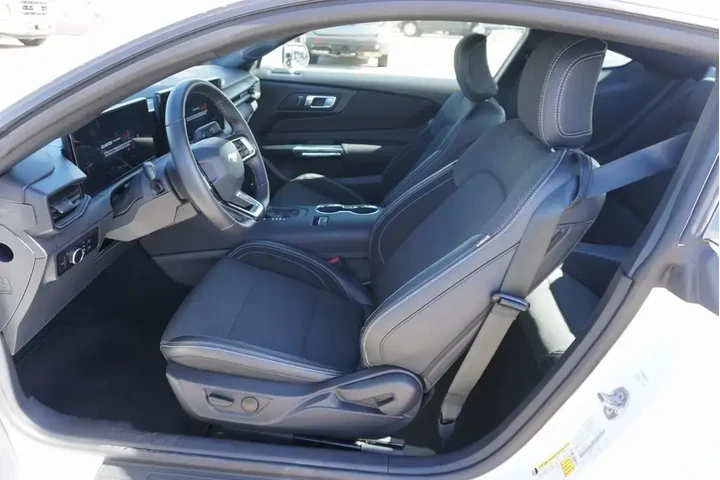 $25988 : Ford Mustang 2025 EcoBoost 2 image 7