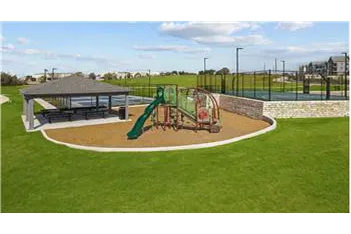 $1965 : Rental property with 2 bedro image 5