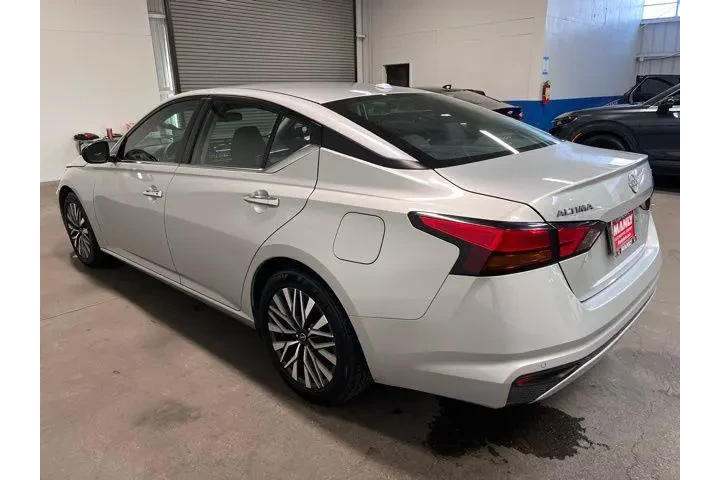 $17987 : Nissan Altima 2024 2.5 SV 4d image 5