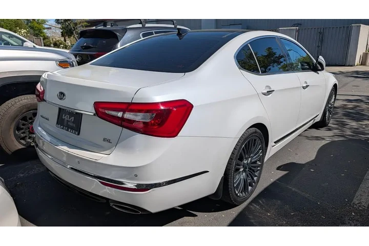 $9895 : 2014 Cadenza Limited image 2
