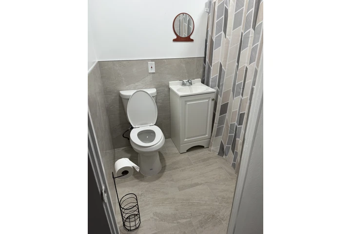 $1400 : Recamaras con baño de renta image 3
