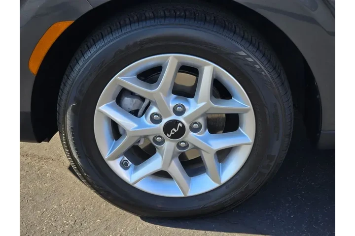 $18793 : Kia Soul 2024 LX 4dr Crossov image 9