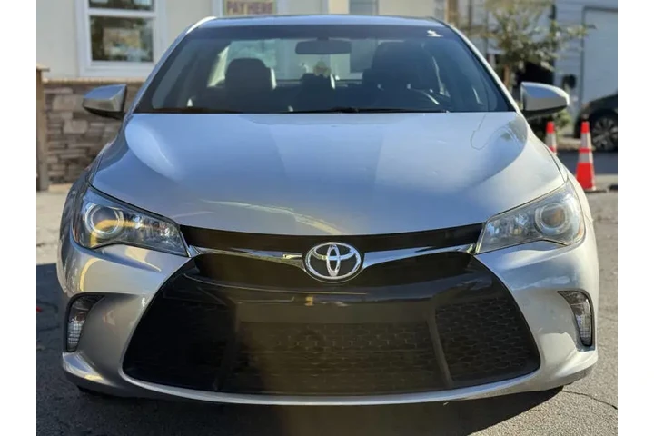 2017 Camry SE image 8