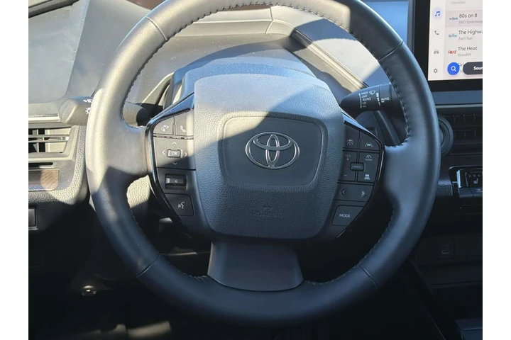 $32870 : Toyota Prius 2024 AWD Limite image 10