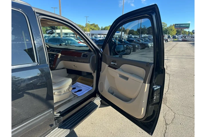 $6980 : 2011 Suburban 4WD 4dr 1500 LT image 8