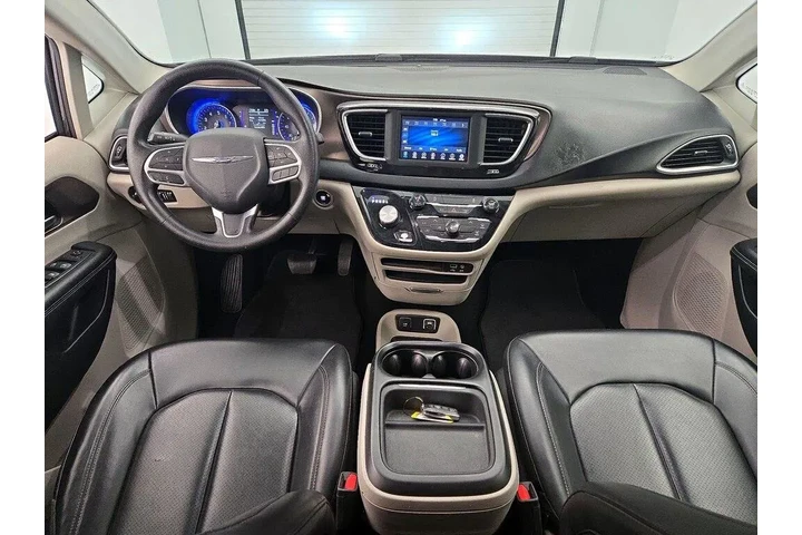 $15998 : Chrysler Voyager 2020 LXi 4d image 9