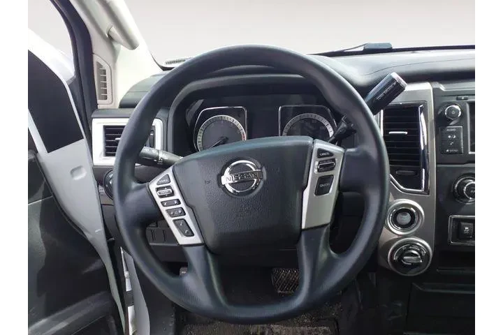 $28888 : Nissan Titan 2019 4x4 S 4dr image 9