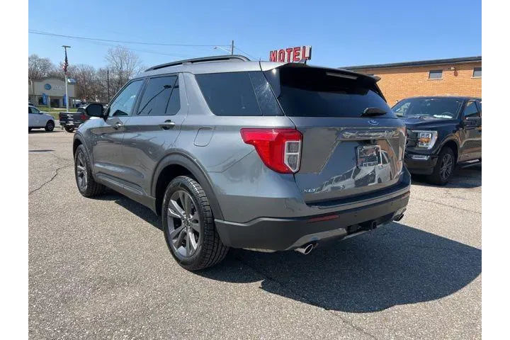 $31985 : Ford Explorer 2023 AWD XLT 4 image 6
