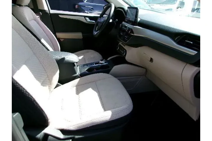 $18880 : Ford Escape 2020 AWD SE 4dr image 5