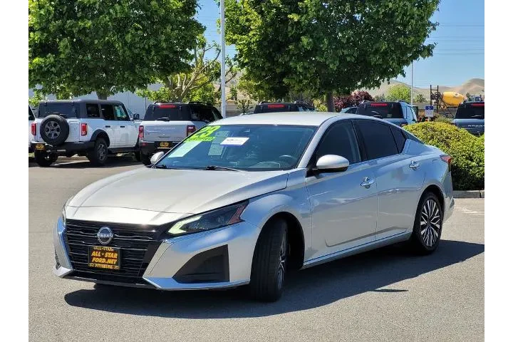 $17900 : Nissan Altima 2023 2.5 SV 4d image 8