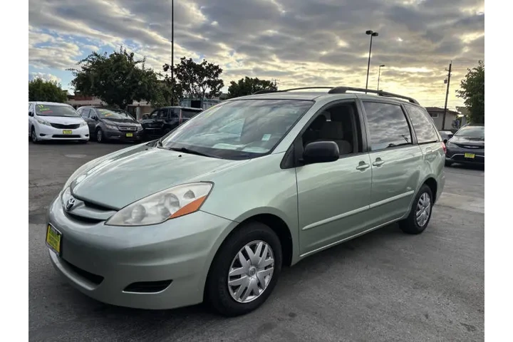 $7999 : 2008 Sienna CE 8-Passenger image 2