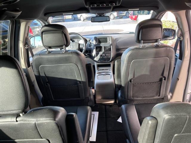 $17500 : 2019 Grand Caravan SXT 35th A image 10