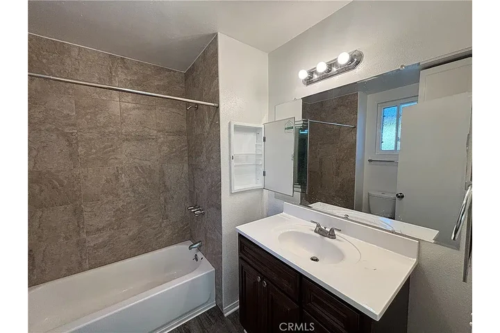 $1300 : Well-located equity opportunit image 10