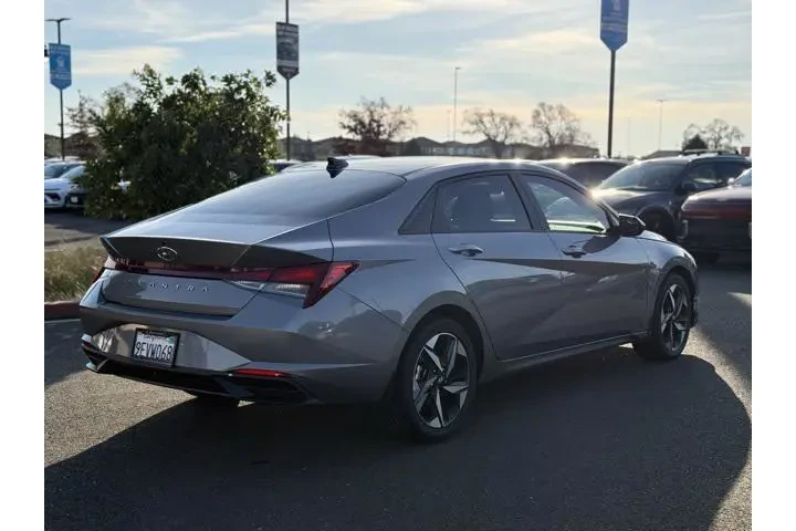 $17992 : Hyundai ELANTRA 2023 SEL 4dr image 5