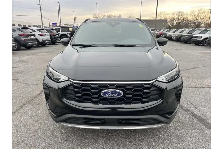 $27097 : Ford Escape 2025 ST-Line 4dr image 2
