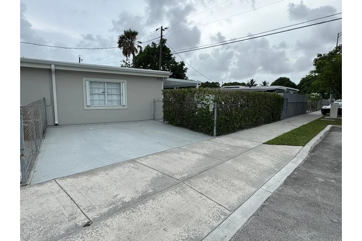 $2400 : 2 Bedroom, 1 Bathroom House image 10