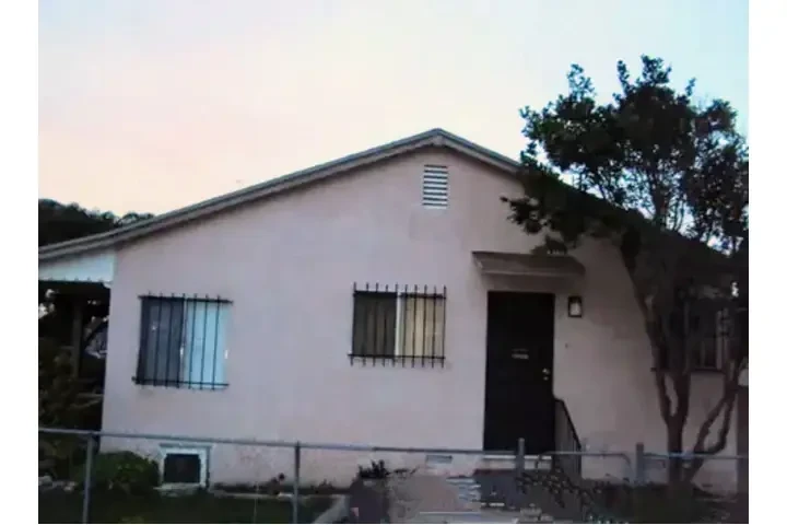 $1500 : HUNTINGTON PARK RENTO CASAS image 5