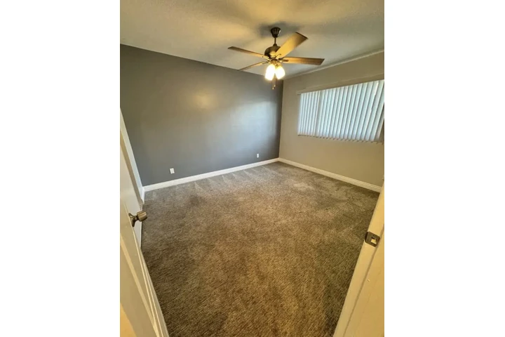 $1200 : APTO PRIVADO EN LOS ÁNGELES CA image 6