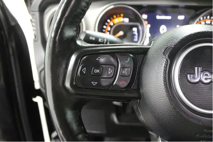 $31920 : Jeep Gladiator 2021 4x4 Will image 10