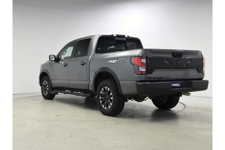 $35998 : Nissan Titan 2021 4x4 PRO-4X image 2